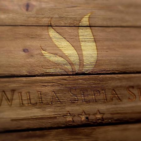 Willa Sepia Spa فيسلا المظهر الخارجي الصورة