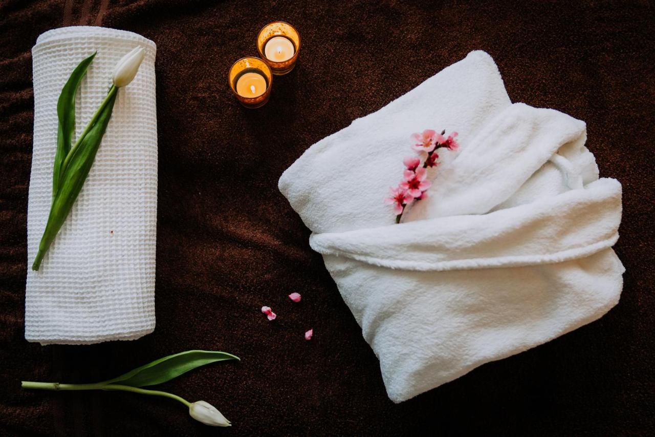 Willa Sepia Spa فيسلا المظهر الخارجي الصورة