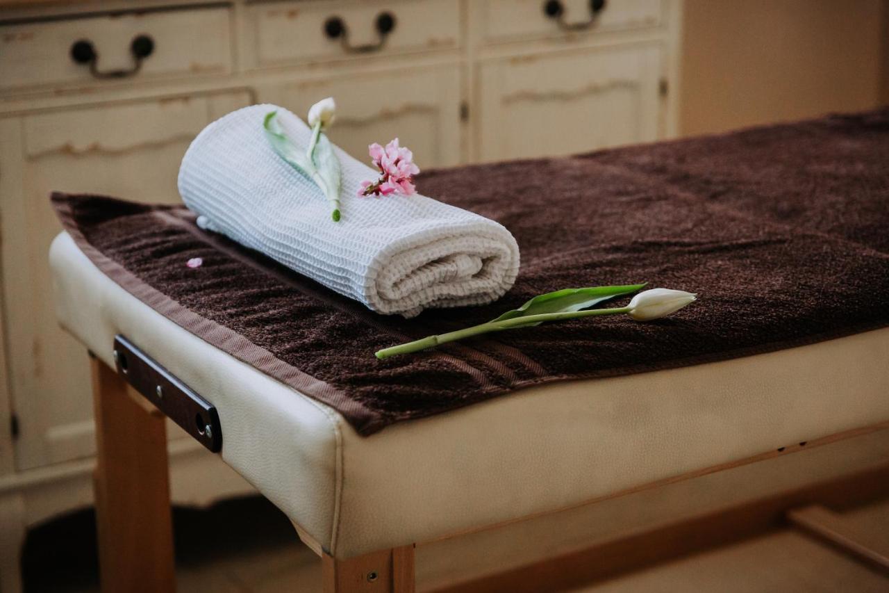 Willa Sepia Spa فيسلا المظهر الخارجي الصورة